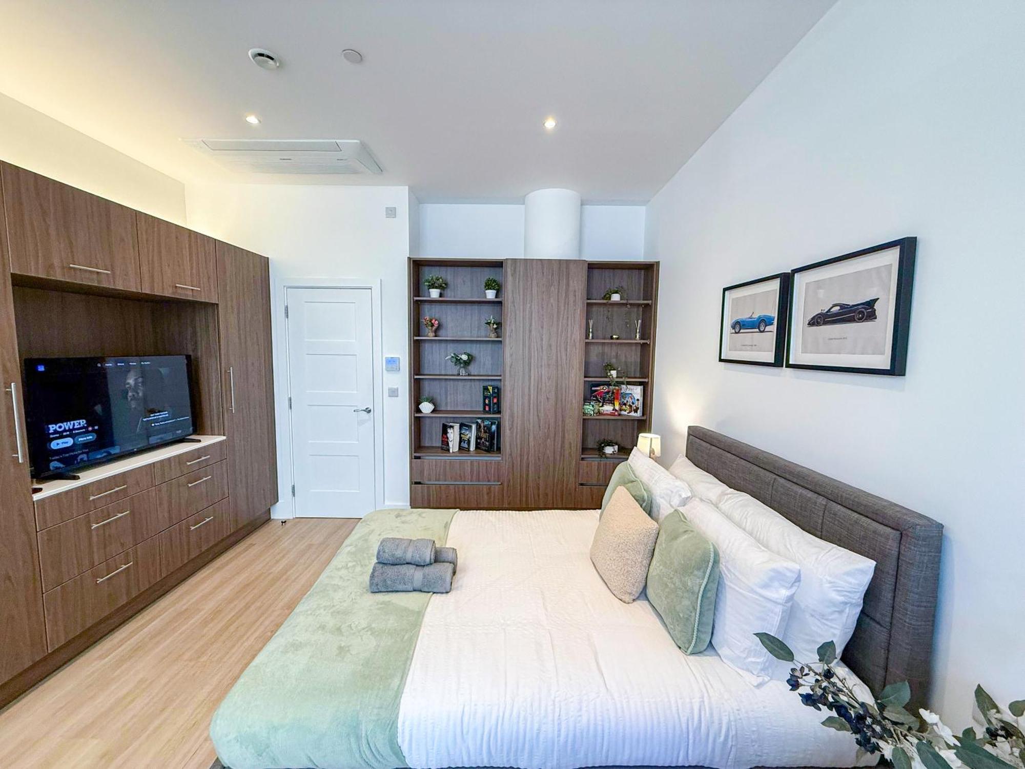 Modern & 3bedroom Flat With Pvt Balcony Steps From Regent's Park Apartment *